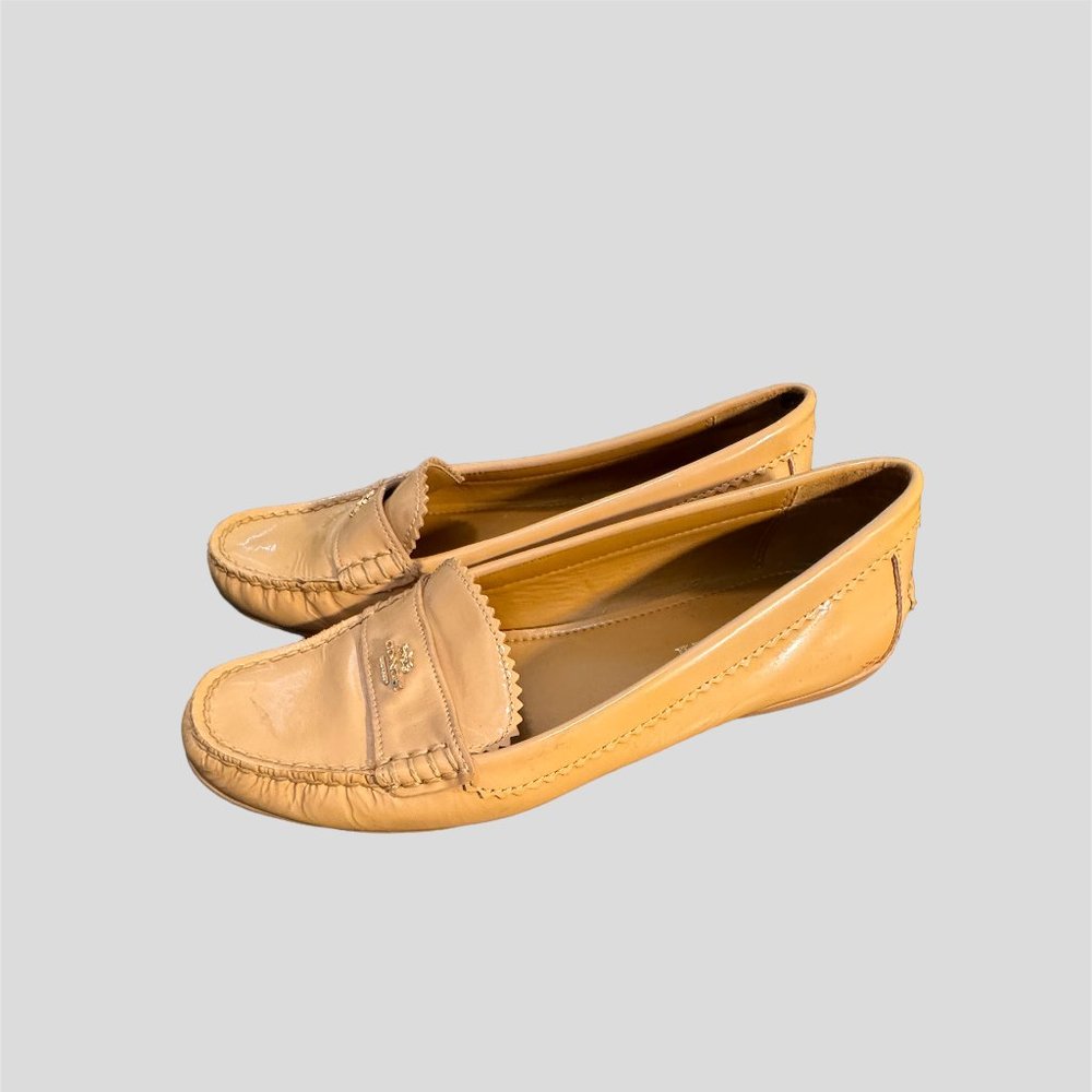 Coach Odette Solid tan Patent Leather Driver Loafer gold Logo Size 8.5